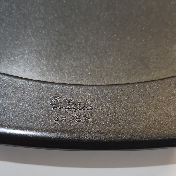 Wilton Silver Pizza Pan with Handles - Picture 2 of 4